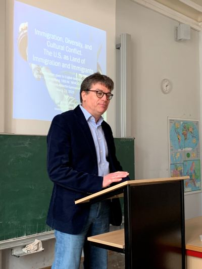Professor Dr. Volker Depkat spricht über Immigration, Vielfalt und kulturelle Konflikte